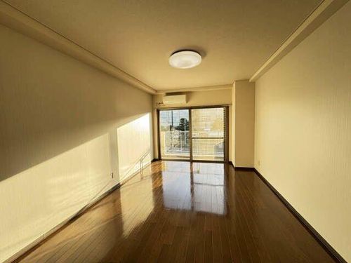 カルディアス向山の居間