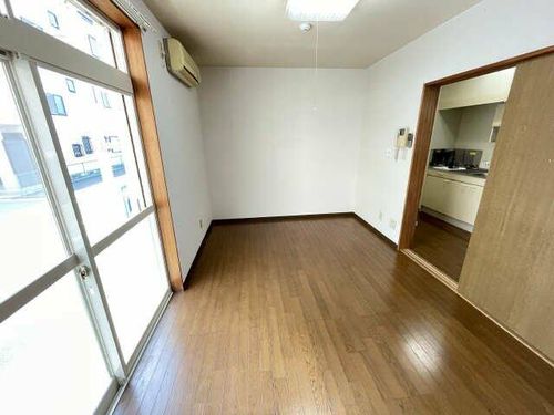 シングル小田原の居間