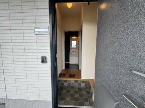 ディアス北村D棟の玄関
