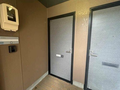 ディアコート本興寺Aの玄関