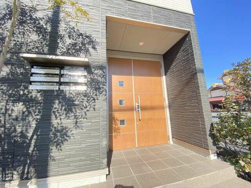 プレミアス向山の玄関
