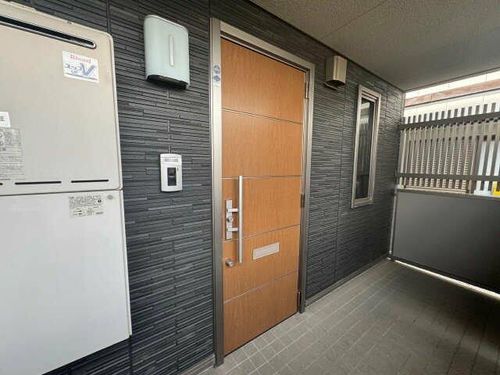 プレミアス向山の玄関