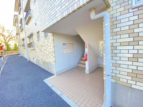 メゾン上山の玄関