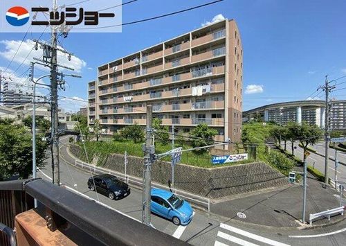 サンコート桃花台D棟の外観