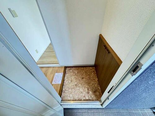 サンシャインサカエの玄関