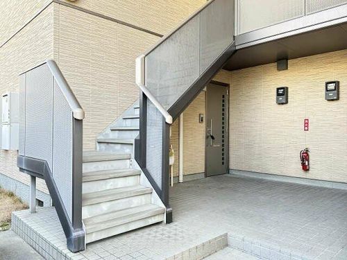 メゾン アートカミサワの玄関