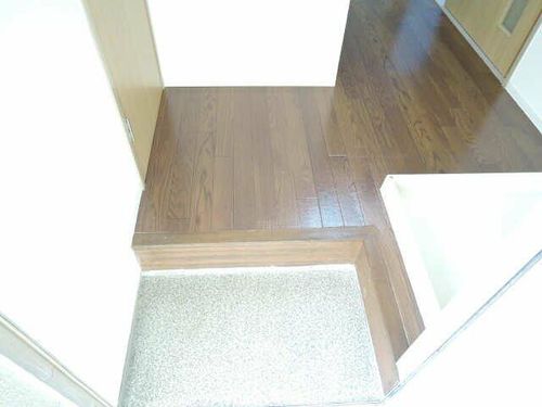 ニシオビルの玄関