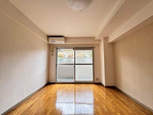 レジュールオザワの居間