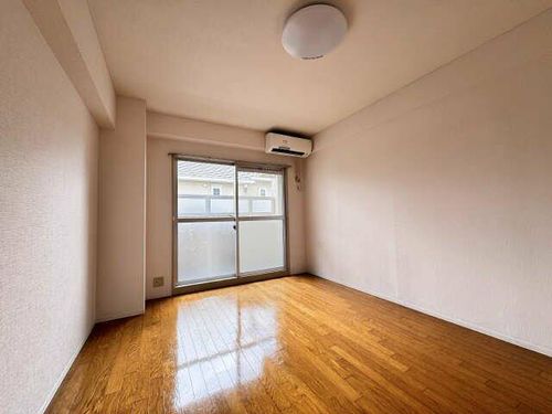 レジュールオザワの居間