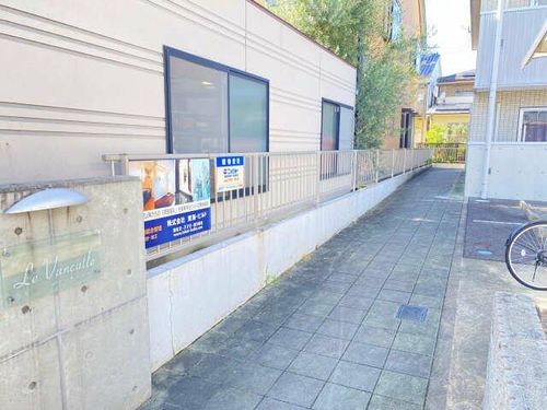 ルヴァンキャトルの玄関