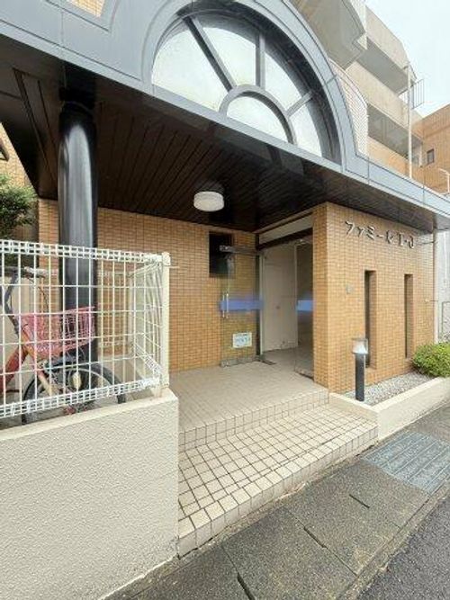 ファミールT・J201の玄関