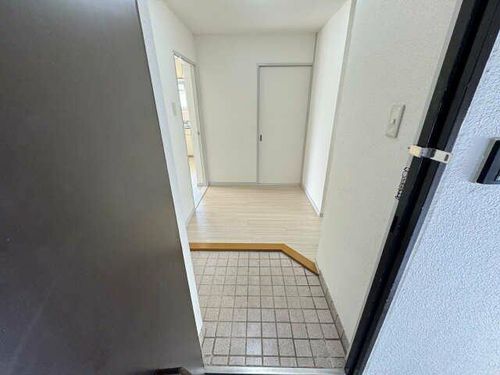 サンアイコートA棟の玄関