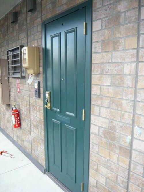 ヴァンヴェールB棟の玄関