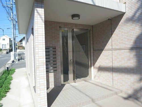 ディ・ローゼ五軒屋の玄関