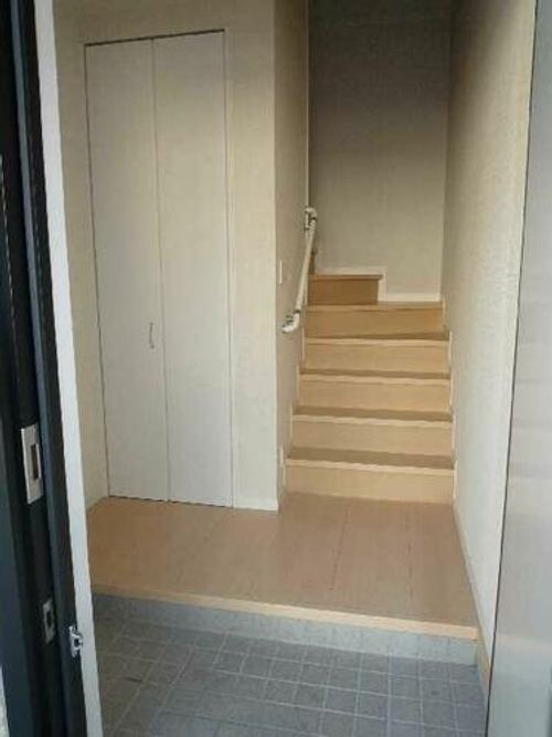 Concertino巽ヶ丘B棟の玄関