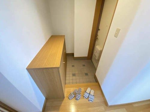ガウディ オグリの玄関