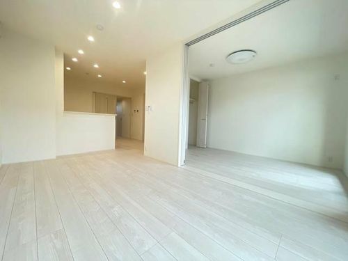 ティーメゾン グリシーヌ N棟の居間