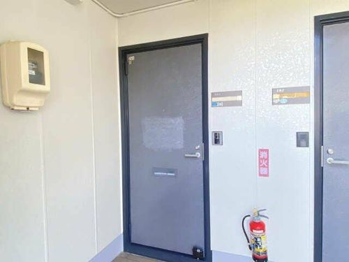 ヴェルドミール葵B棟の玄関