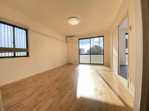 ヴェルドミール葵B棟の居間