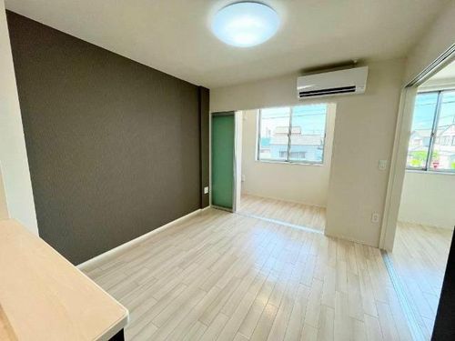 蔵子5丁目新築アパートの居間