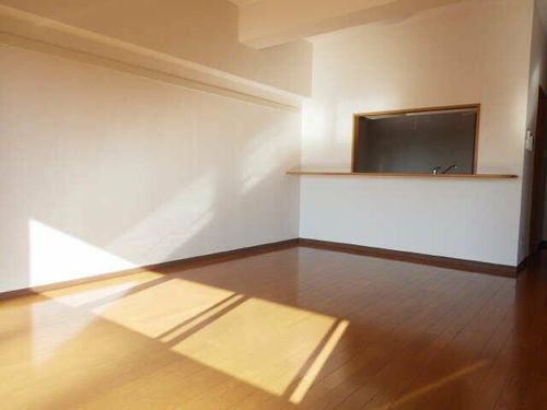 マイハイム末広の居間