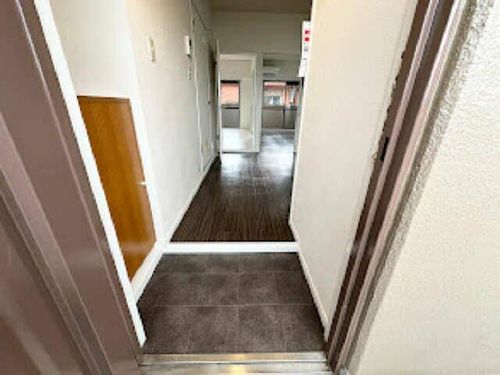 ブランメゾンコジマの玄関