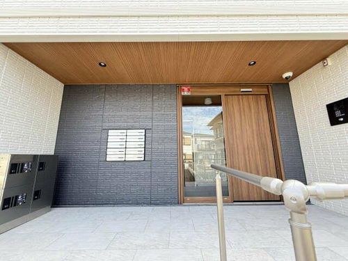 ティーメゾン グリシーヌ N棟の玄関