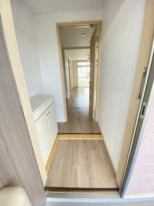 エルディム新栄の玄関