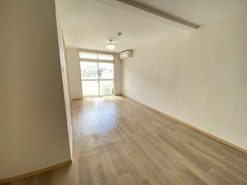 エルディム新栄の居間