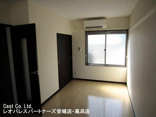 レオネクストサクラコーポ202の居間