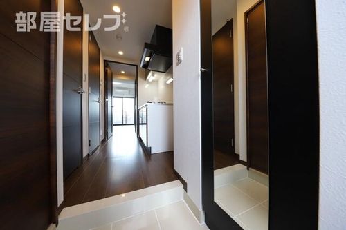 ブランシエスタ東別院0807の玄関