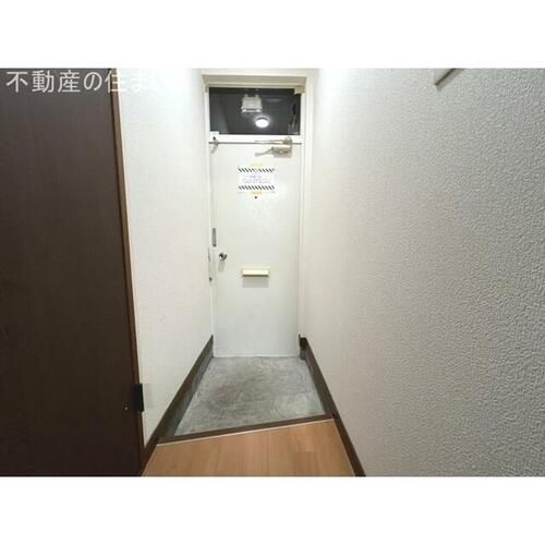 コート澄川 A棟の玄関