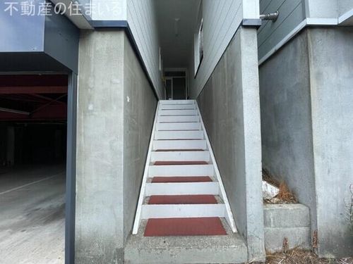 コート澄川 A棟の玄関