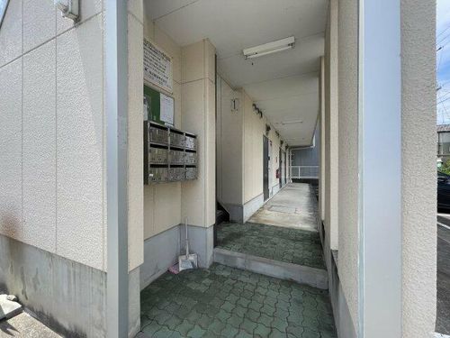 ヒロタハイツの玄関