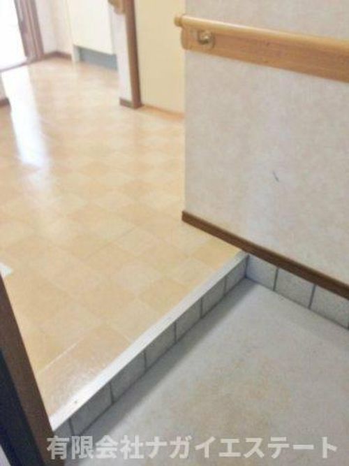 ルーキー東条マンション404の玄関