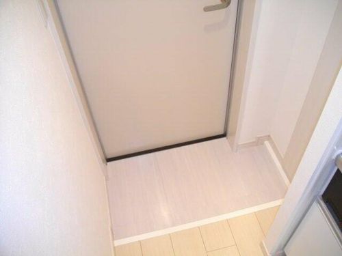 ラテール庄内通(La Terre庄内通)102の玄関
