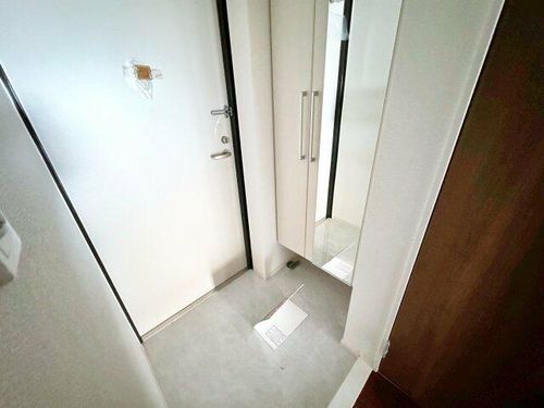 リアライズ南巽の玄関