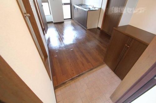 金龍コーポ苗代の玄関