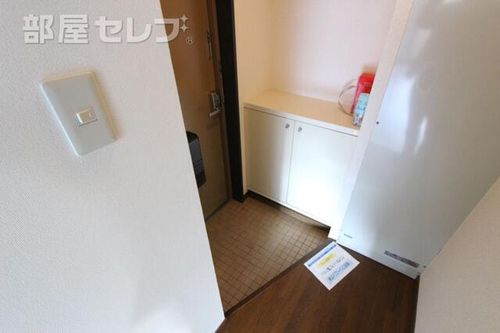 アベニール姫ヶ池203の玄関