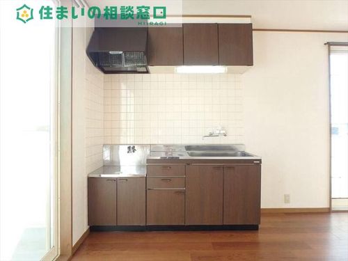 愛知県岡崎市洞町字西丸根(アパート)の賃貸物件のキッチン
