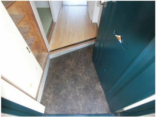 清水谷コーポの玄関