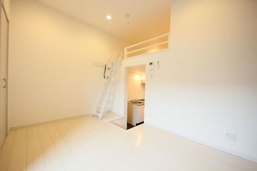 フェニックス102の居間