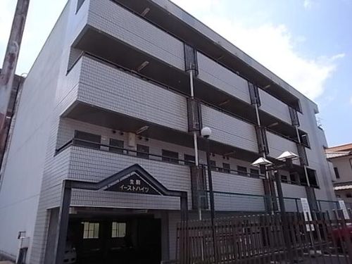 生駒イーストハイツの外観