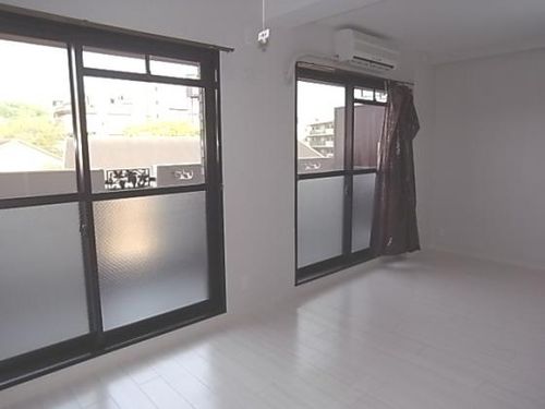 OMマンション東生駒の居間