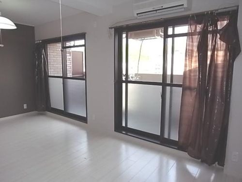 OMマンション東生駒の居間