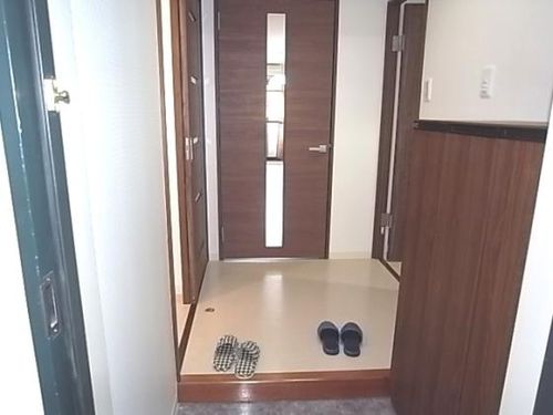 OMマンション東生駒の玄関