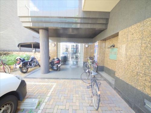サウス名駅の玄関