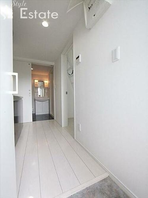 E.S.プレミア(イーエスプレミア)201の玄関