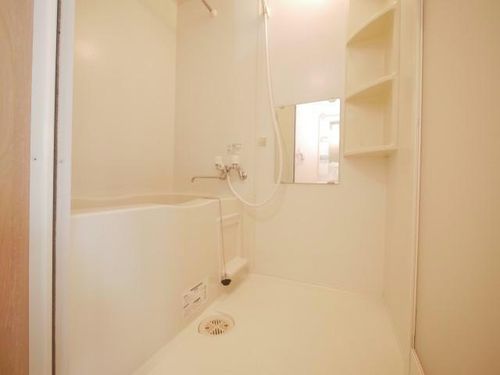 フリーダムコート栄通16の風呂