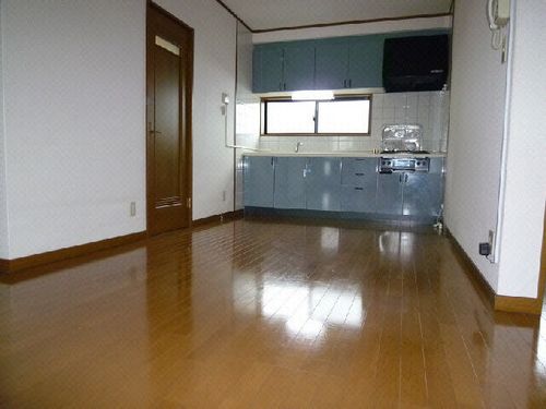 ハイツアルバージュ201の居間